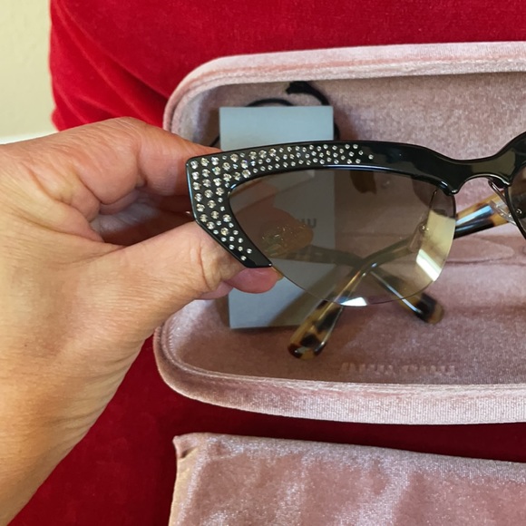 Almost new Miu Miu sunglasses with crystal - Picture 4 of 6
